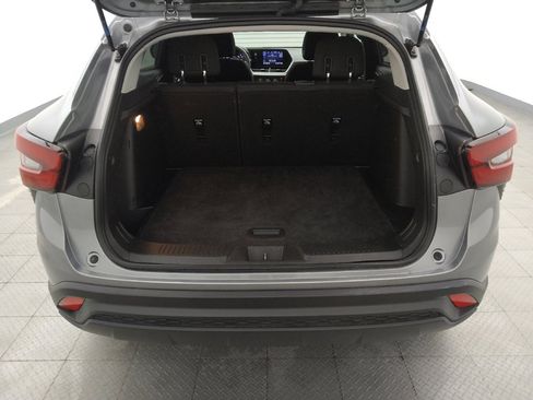 Used 2025 Chevrolet Trax LS FWD image 29