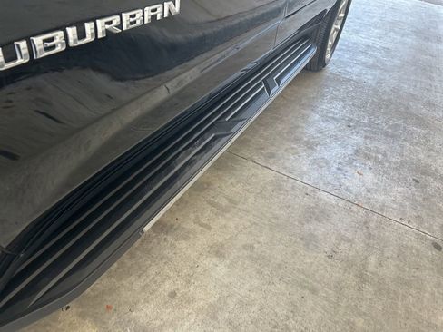 Used 2025 Chevrolet Suburban LS RWD image 15