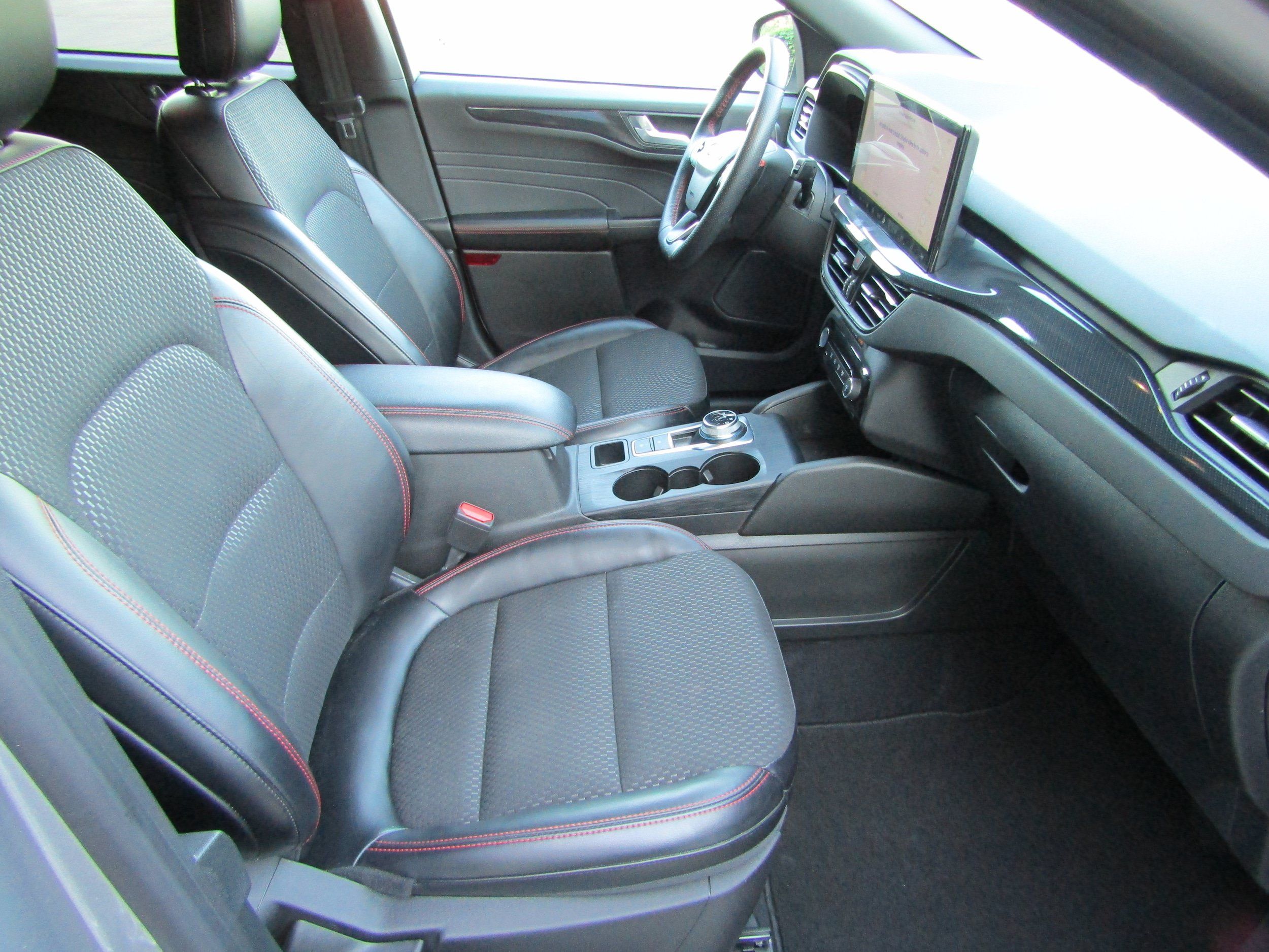 Used 2024 Ford Escape ST-Line w/ Tech Pack #1 AWD/4WD image 18