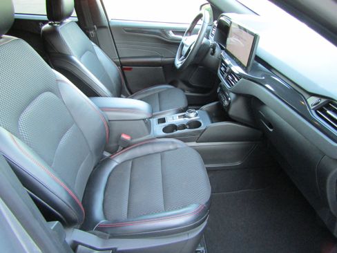 Used 2024 Ford Escape ST-Line w/ Tech Pack #1 AWD/4WD image 18