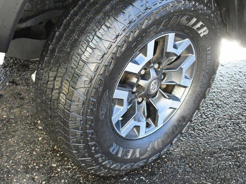 Certified 2021 Toyota Tacoma TRD Off-Road image 11