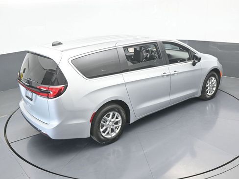 New 2026 Chrysler Pacifica Select image 49