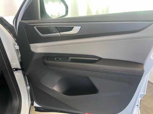 New 2026 Volkswagen Atlas Peak Edition image 11