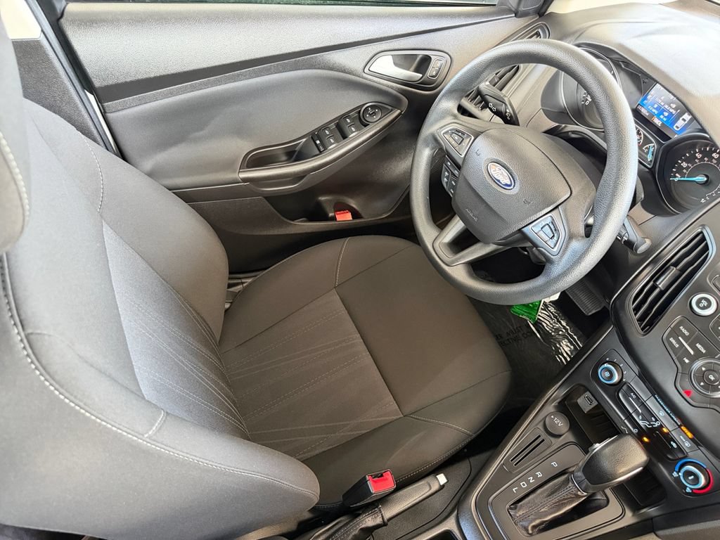 Used 2018 Ford Focus SE FWD image 36