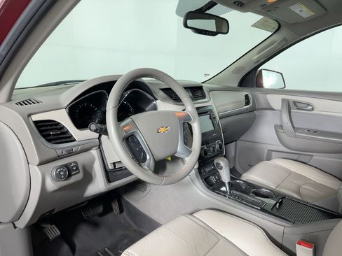 Used 2015 Chevrolet Traverse LT image 3