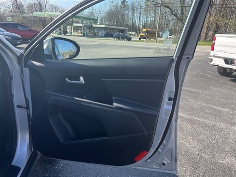 Used 2016 Kia Sportage LX w/ LX Popular Package image 32