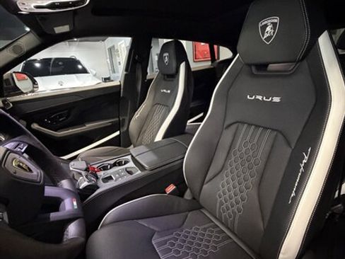 Used 2024 Lamborghini Urus Performante AWD/4WD image 14