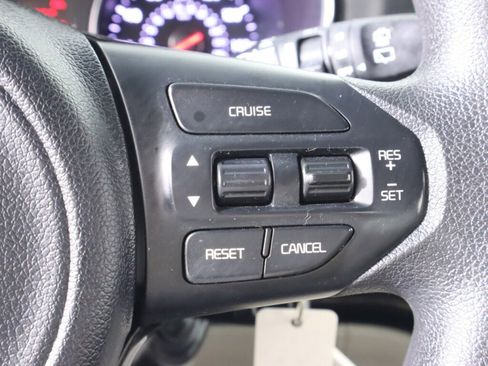 Used 2016 Kia Sedona LX w/ LX Convenience Package image 14