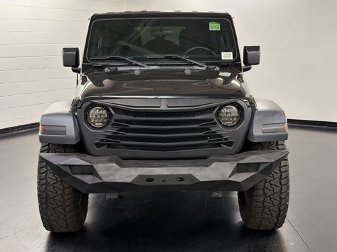Used 2018 Jeep Wrangler Unlimited Sport S AWD/4WD image 6