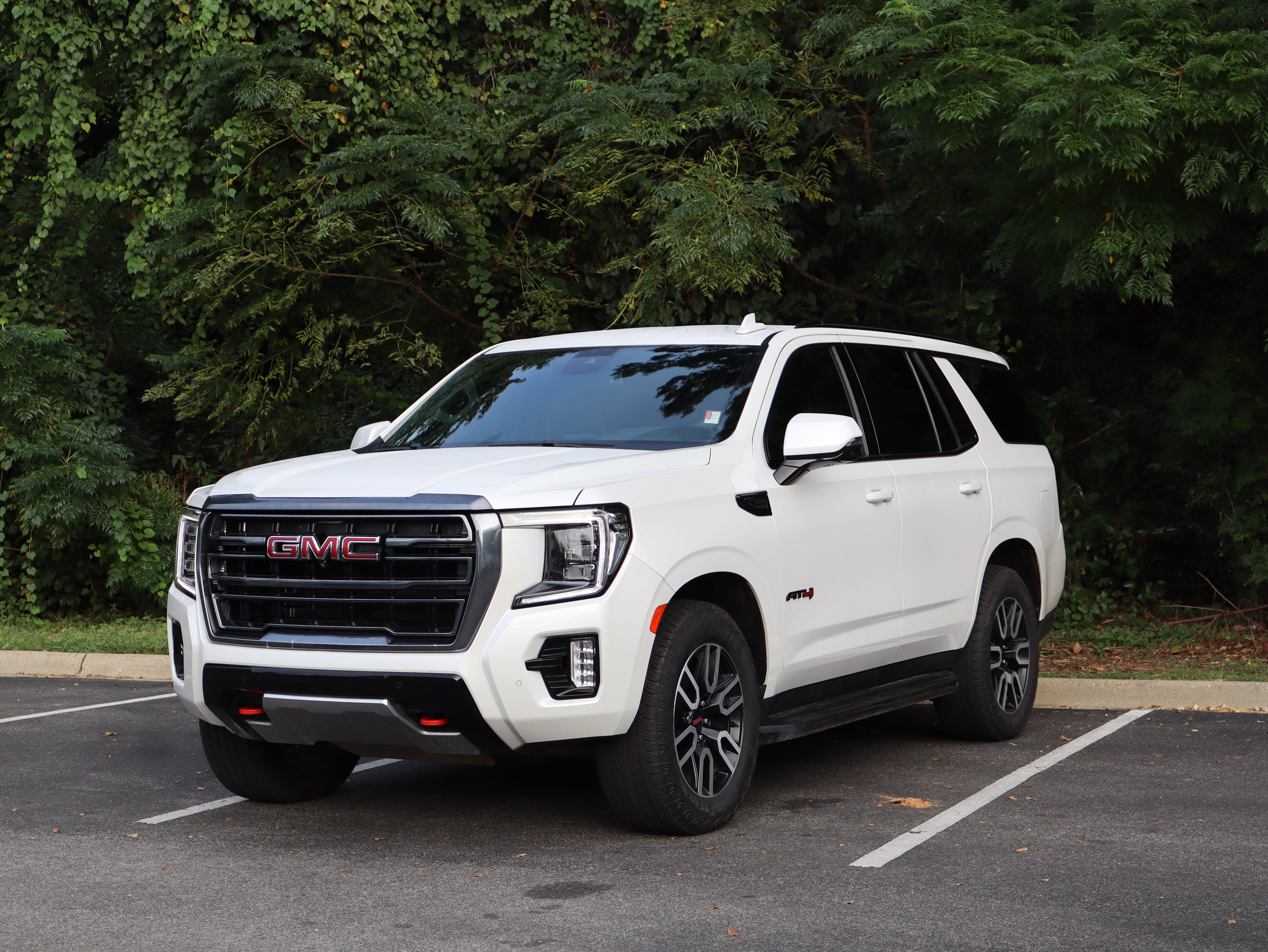 Used 2024 GMC Yukon AT4 w/ Technology Package AWD/4WD image 5