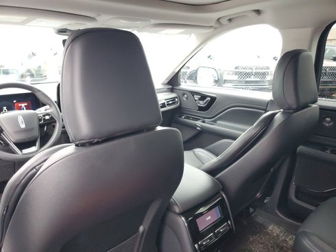 New 2025 Lincoln Aviator AWD w/ Equipment Group 101A image 24