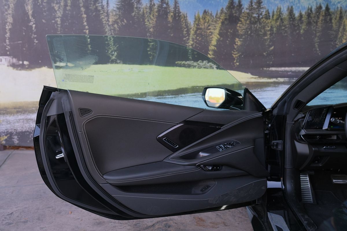 Used 2026 Chevrolet Corvette Stingray Preferred Cpe w/ Stealth Interior Trim Package RWD image 12