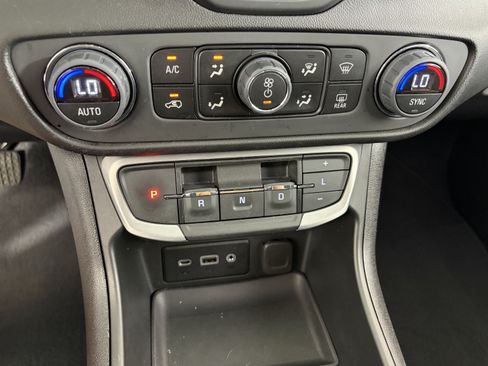 Used 2023 GMC Terrain SLE w/ Driver Convenience Package AWD/4WD image 24