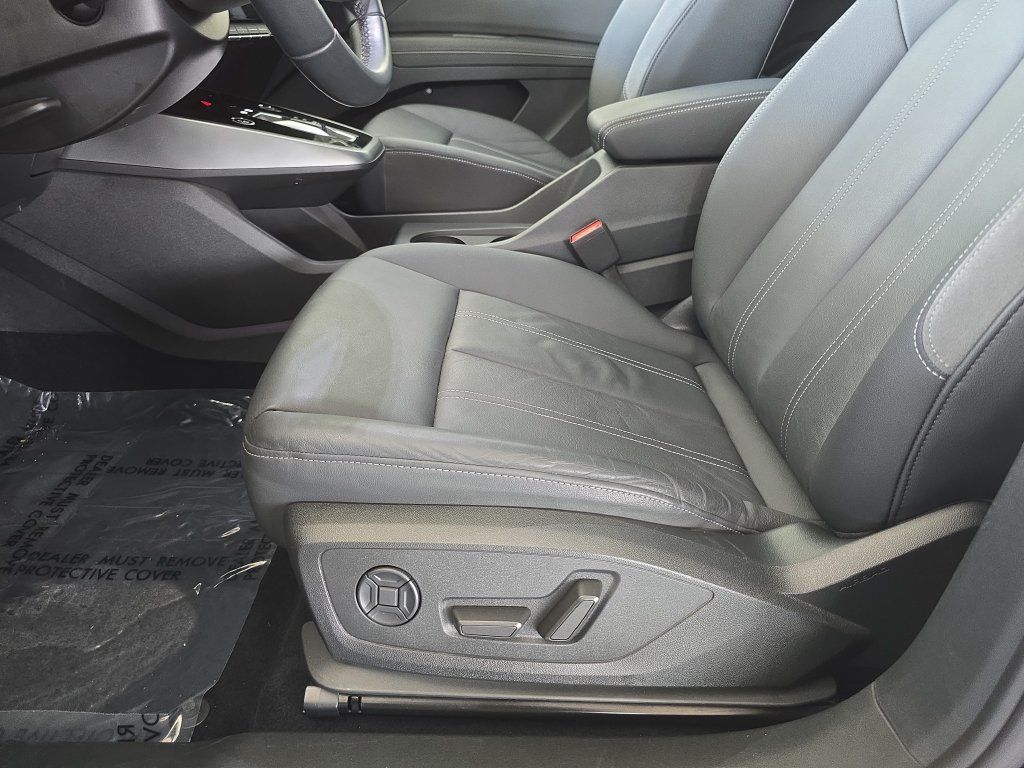 Used 2023 Audi Q4 e-tron Prestige AWD/4WD image 23