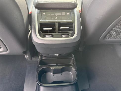 Used 2020 Volvo XC90 T6 Momentum w/ Protection Package image 32