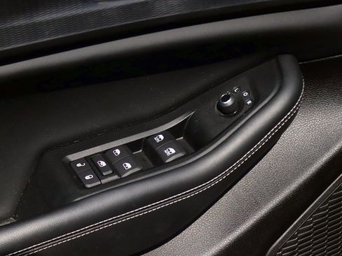 Used 2024 Jeep Grand Cherokee Altitude image 8