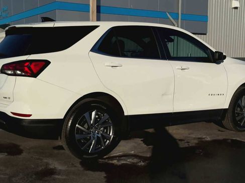 Certified 2023 Chevrolet Equinox LT image 2