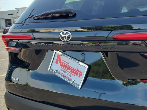 Used 2024 Toyota Grand Highlander AWD image 7