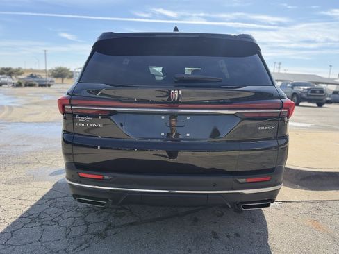 Used 2025 Buick Enclave Preferred image 5