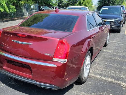 Used 2018 Chrysler 300 Touring RWD image 6
