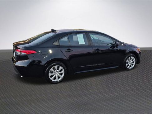 Used 2026 Toyota Corolla LE image 4