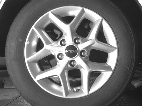 Used 2025 Kia Soul LX w/ LX Technology Package FWD image 15