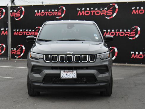 Used 2023 Jeep Compass Sport image 2