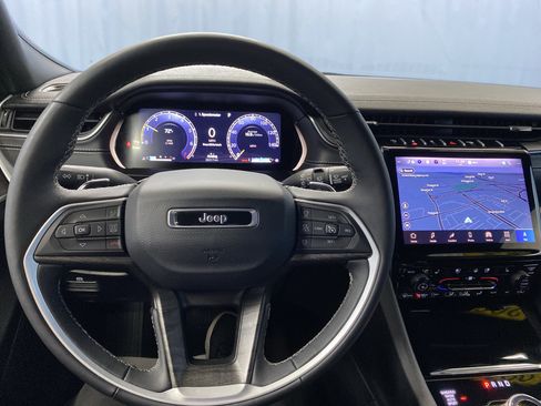 Used 2024 Jeep Grand Cherokee L Limited w/ Luxury Tech Group II image 21