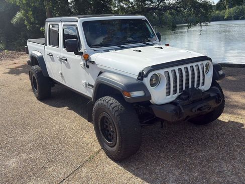 Used 2020 Jeep Gladiator Sport w/ Quick Order Package 24S AWD/4WD image 2