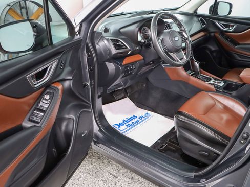 Used 2022 Subaru Forester Touring image 3