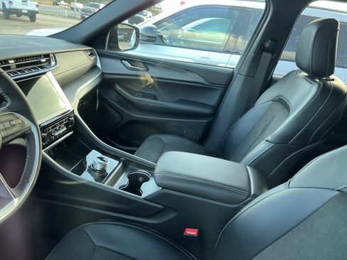 New 2025 Jeep Grand Cherokee Altitude image 7