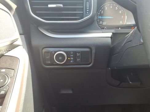 Used 2024 Ford Explorer XLT w/ Equipment Group 202A AWD/4WD image 14