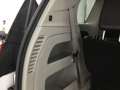 Used 2024 Chrysler Pacifica Touring-L image 16