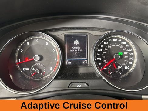 Used 2021 Volkswagen Atlas Cross Sport SE w/ Panoramic Sunroof Package image 13