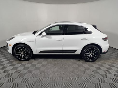 Certified 2024 Porsche Macan AWD/4WD image 2