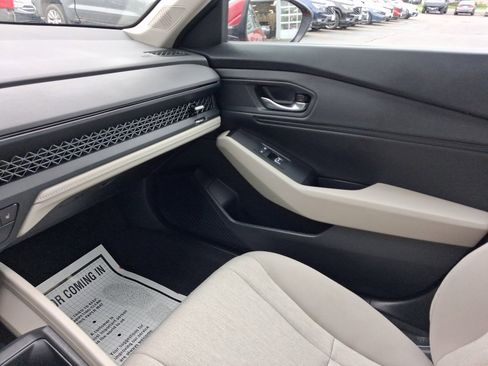 Used 2023 Honda Accord EX image 19