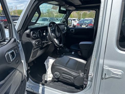 Used 2023 Jeep Wrangler Unlimited Sahara w/ Cold Weather Group AWD/4WD image 8