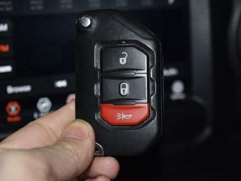 Used 2023 Jeep Wrangler Unlimited image 17