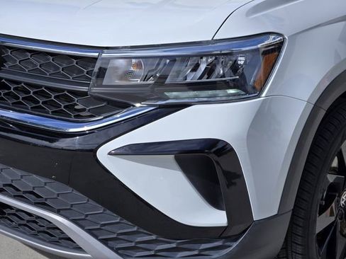 Used 2022 Volkswagen Taos SE image 8