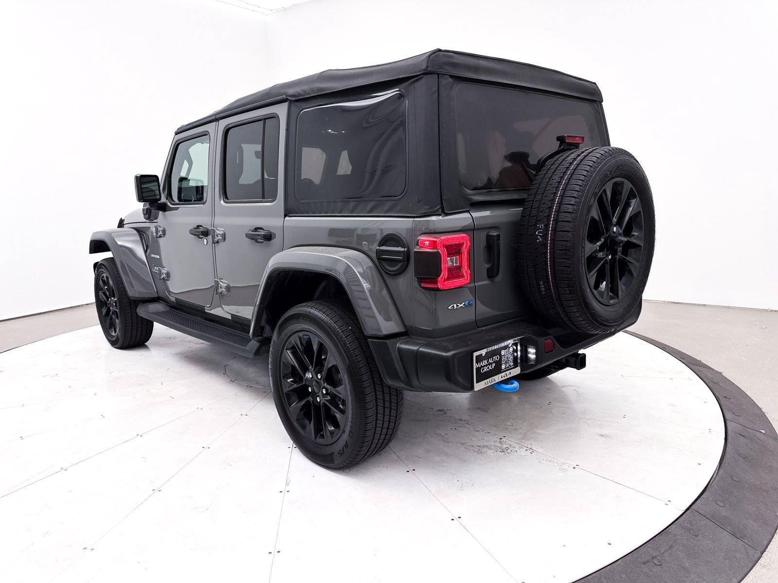 Used 2022 Jeep Wrangler Unlimited Sahara AWD/4WD image 19