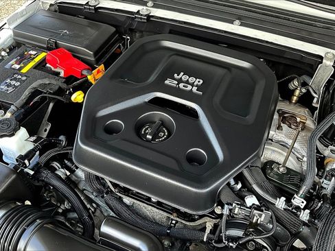 Used 2022 Jeep Wrangler Unlimited Sahara w/ Cold Weather Group image 34