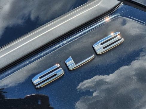 Used 2024 GMC Terrain SLE FWD image 11