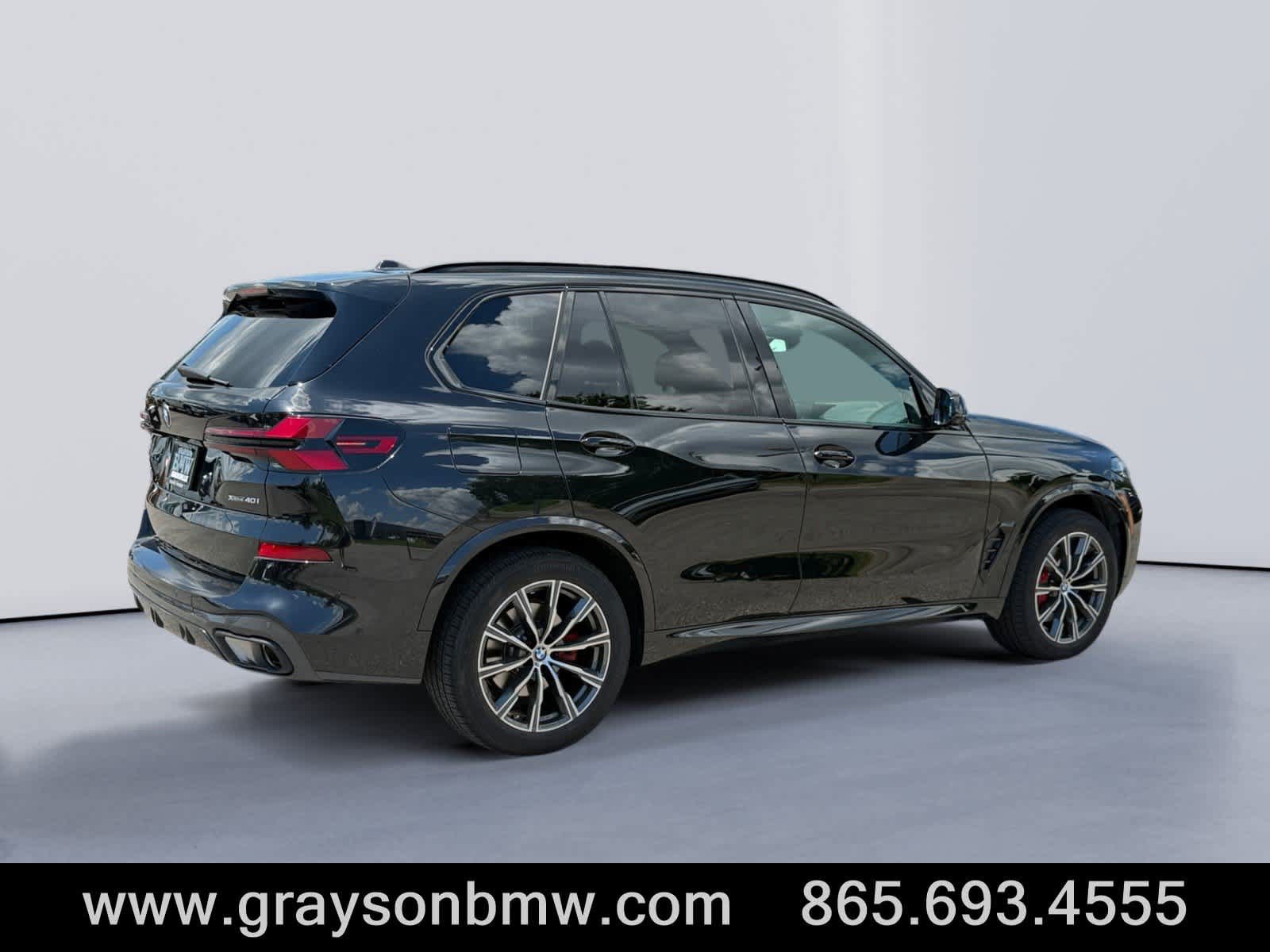 Used 2026 BMW X5 xDrive40i w/ M Sport Package AWD/4WD image 3