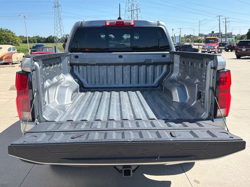 Used 2024 Chevrolet Colorado LT w/ LT Convenience Package III RWD image 9