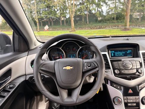 Used 2014 Chevrolet Cruze LS image 12