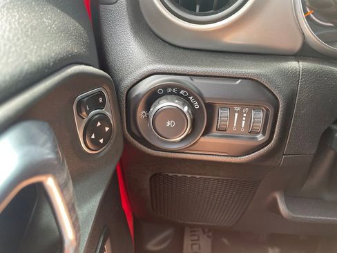Used 2018 Jeep Wrangler Unlimited Sport S AWD/4WD image 25