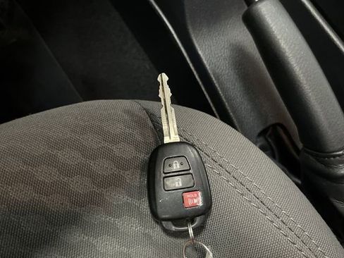 Used 2022 Toyota Tacoma SR image 24