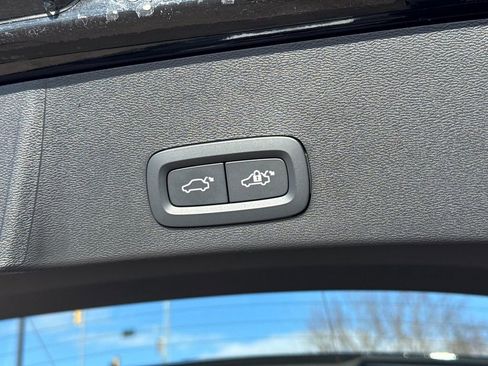 Used 2025 Volvo XC40 B5 Core w/ Protection Package Premier image 6