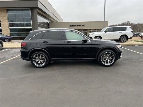 Used 2022 Mercedes-Benz GLC 300 4MATIC image 2