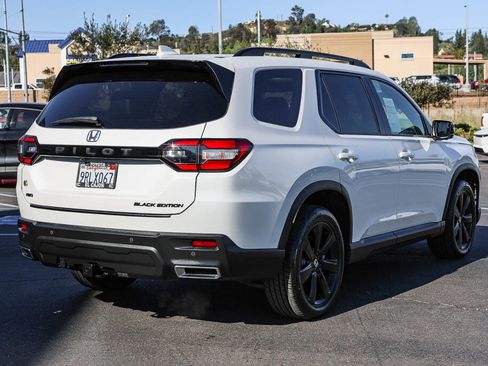 Used 2025 Honda Pilot Black Edition image 27
